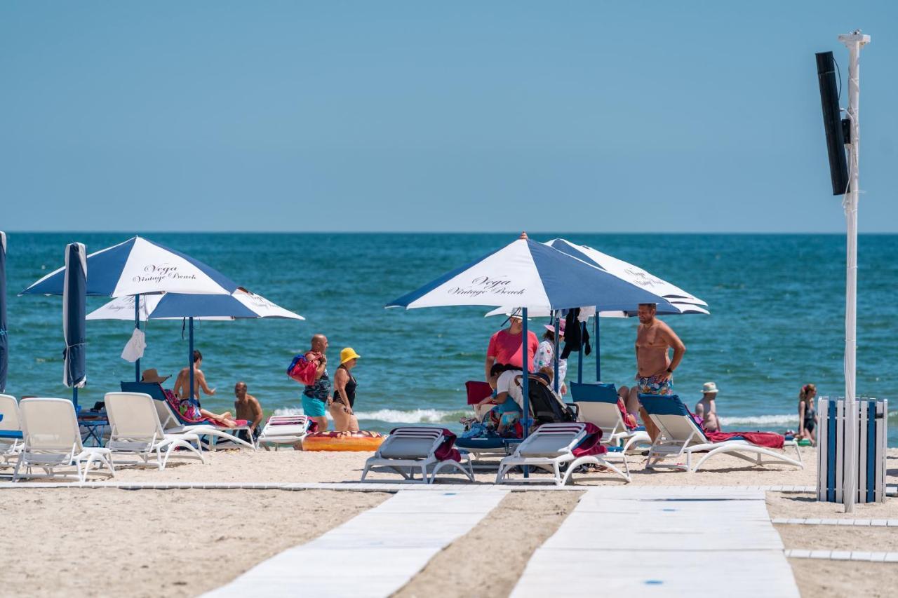 Moonlight Mamaia Apartments Luaran gambar